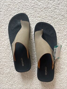 Aerothotic Taupe Toe-Post Sandals for Women